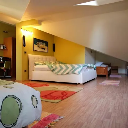 Relaxing In 100m2 פיראן